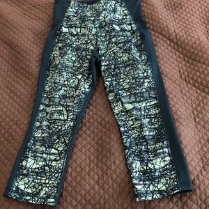 Green/blue patterned leggings